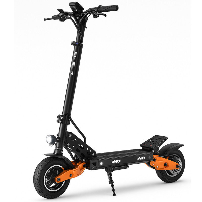 Trottinette électrique noire et orange avec phare avant